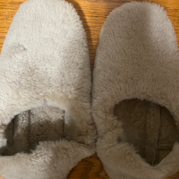 Jenni Kayne slippers made in turkey worn once - Picture 1 of 4